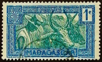 Почтовая марка (1 c.). "Зебу". 1933 год, Мадагаскар.