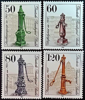 Набор марок (4 шт.). "Исторические уличные водо-насосы в Берлине". 1983 год, Западный Берлин. Набор марок (4 шт.). "Исторические уличные водо-насосы в Берлине". 1983 год, Западный Берлин.