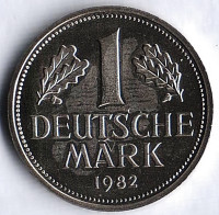 Монета 1 марка. 1982 год (J), ФРГ. Монета 1 марка. 1982 год (J), ФРГ.