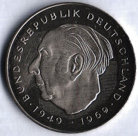Монета 2 марки. 1982 год (J), ФРГ. Теодор Хойс. Монета 2 марки. 1982 год (J), ФРГ. Теодор Хойс.